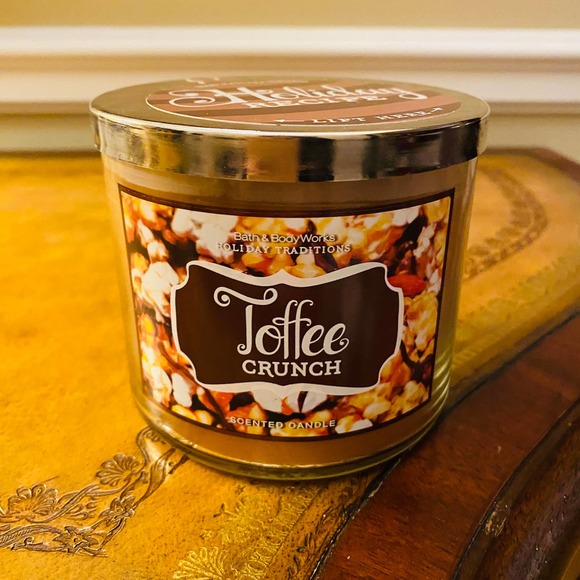 Bath & Body Works Toffee Crunch 3 Wick 14.5 ounce Collectors Candle NEW - Picture 1 of 5